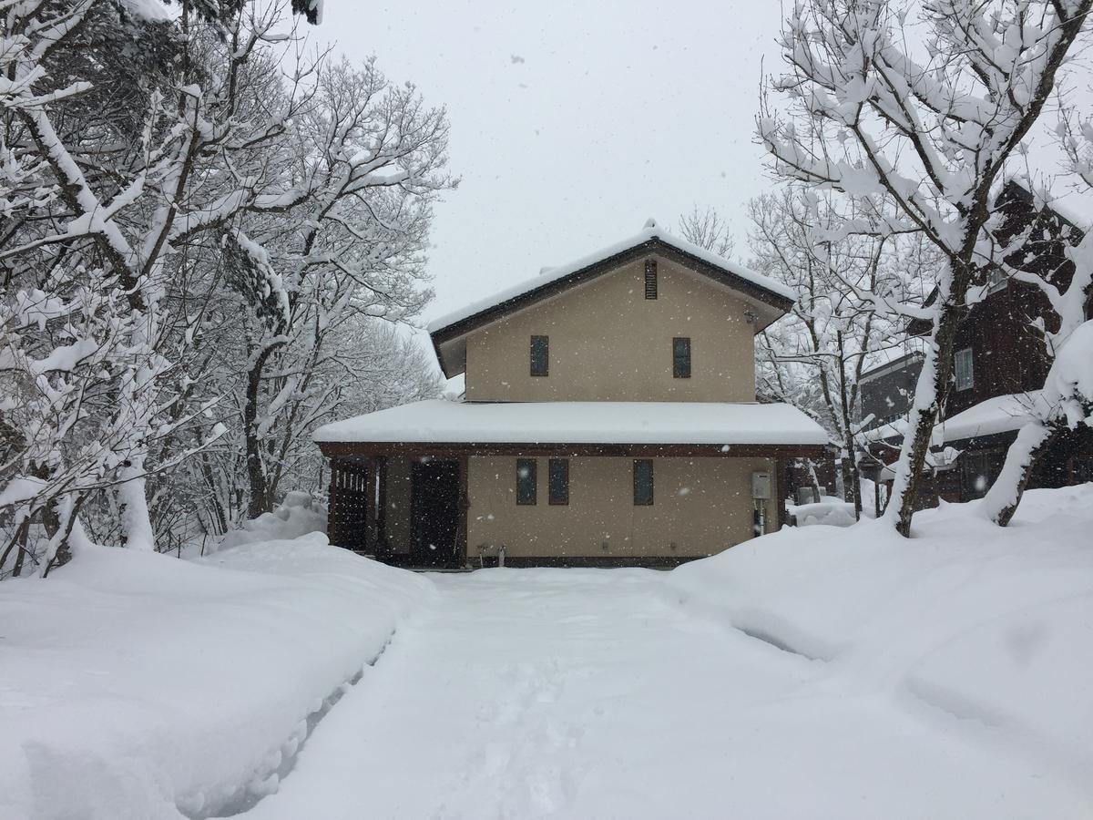 Shirokuma Lodge Hakuba Exterior photo